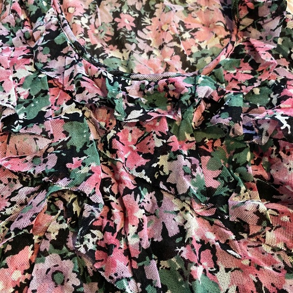 🌺 3/$15 Layered Chiffon Express Sleeveless Top - Picture 4 of 5